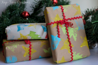DIY-Felt-Stamps-and-Homemade-Christmas-Wrapping-paper-2-735x490